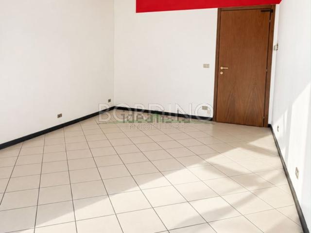 Locale Commerciale in vendita a Piemonte, Cuneo
