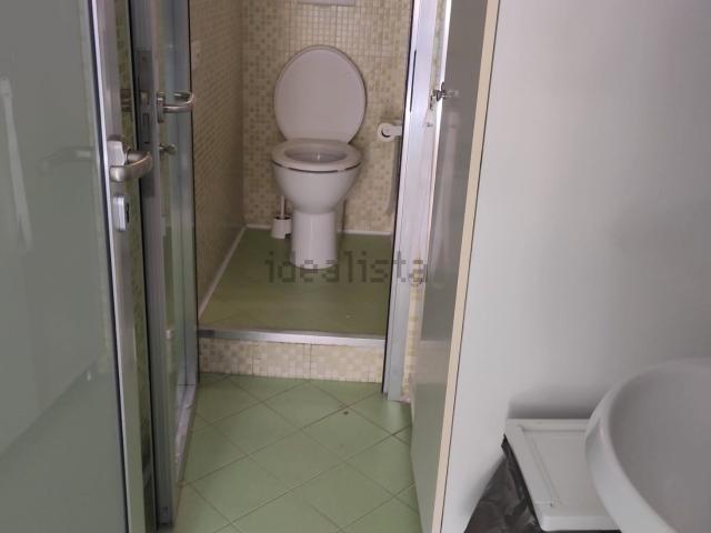 Locale Commerciale in vendita a Municipalità 4, Campania