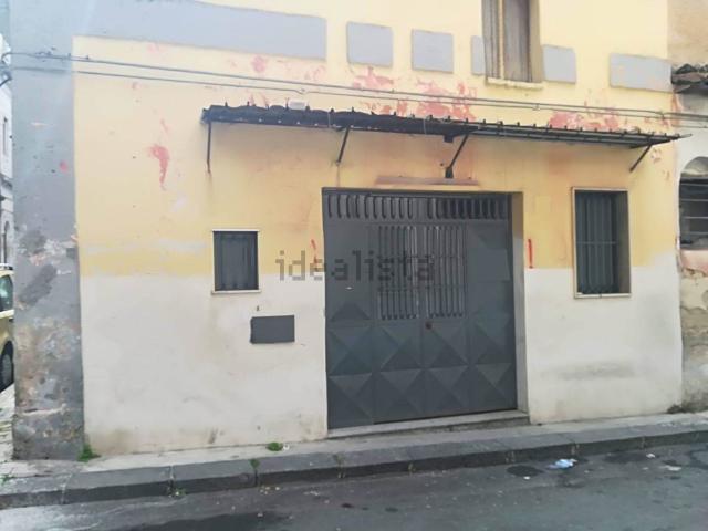 Locale Commerciale in vendita a Lentini, Sicilia