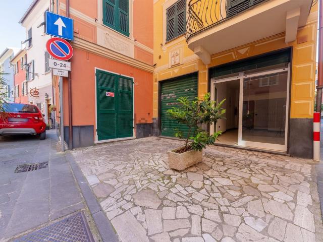 Locale Commerciale in vendita a Lavagna, Liguria