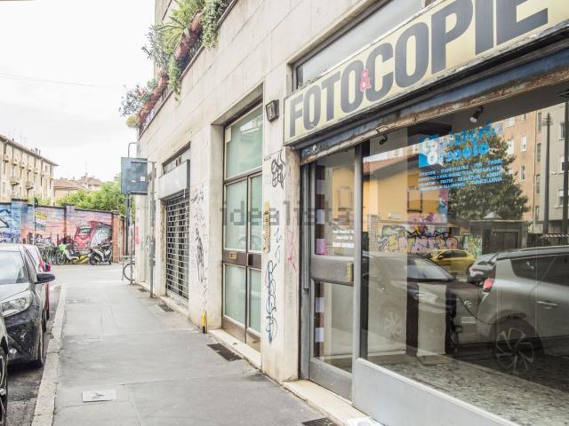 Locale Commerciale in vendita a Municipio 6, Milano