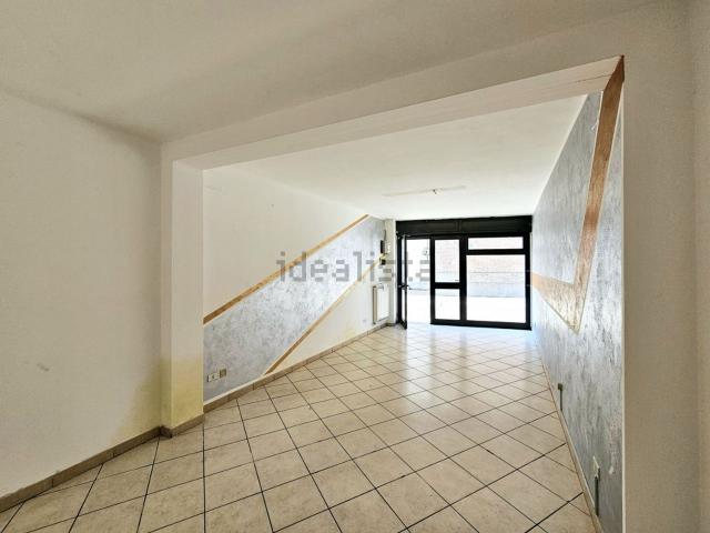 Locale Commerciale in vendita a Borgo Veneto, Saletto