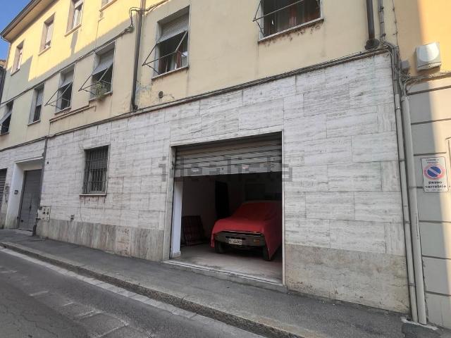 Locale Commerciale in vendita a Infrangibile, Piacenza