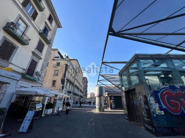 Locale Commerciale in vendita a Municipalità 2, Mercato