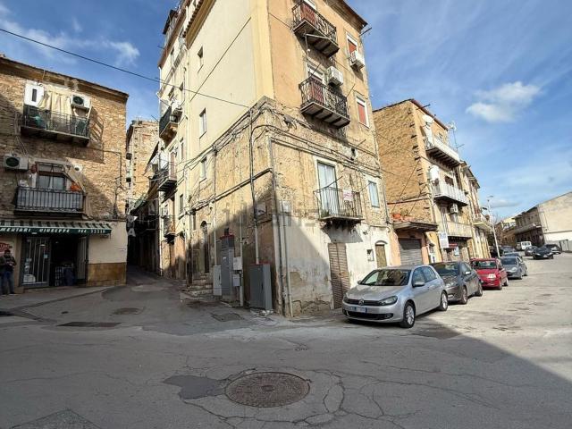 Locale Commerciale in vendita a Quartiere Provvidenza, Caltanissetta
