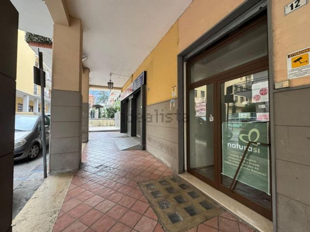 Locale Commerciale in vendita a San Vito, Cava De' Tirreni