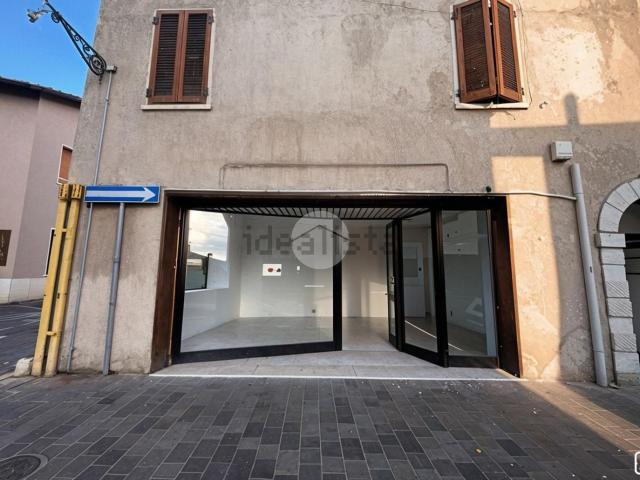 Locale Commerciale in vendita a Bedizzole, Lombardia