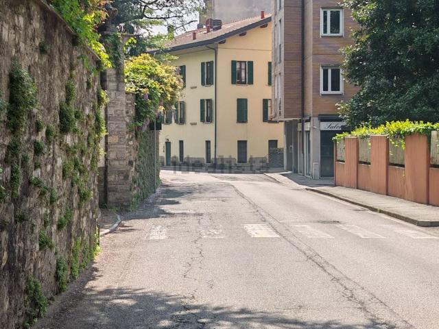 Locale Commerciale in vendita a San Martino, Como