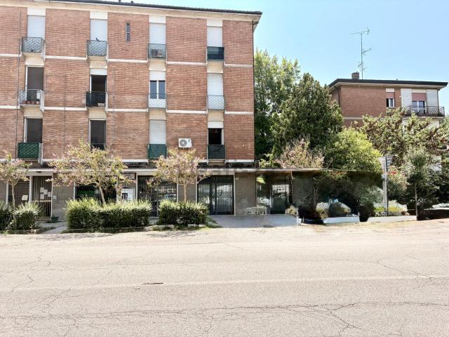 Locale Commerciale in vendita a Crevalcore, Bologna