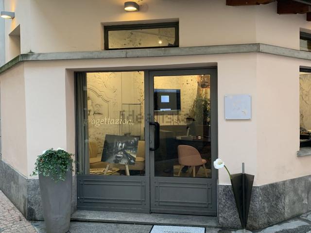 Locale Commerciale in vendita a Biumo Superiore, Varese