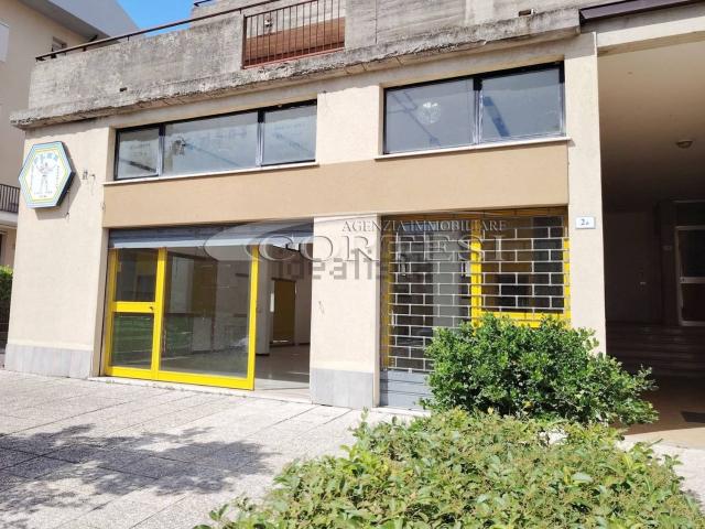 Locale Commerciale in vendita a Umbertide, Perugia