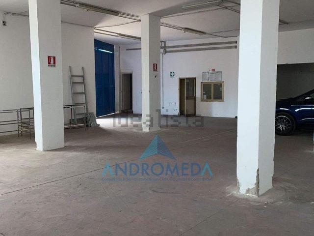 Locale Commerciale in vendita a Pisciarelli, Pozzuoli