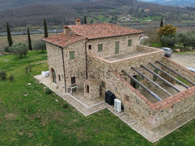 Locale Commerciale in vendita a Bivio Di Ravi, Toscana