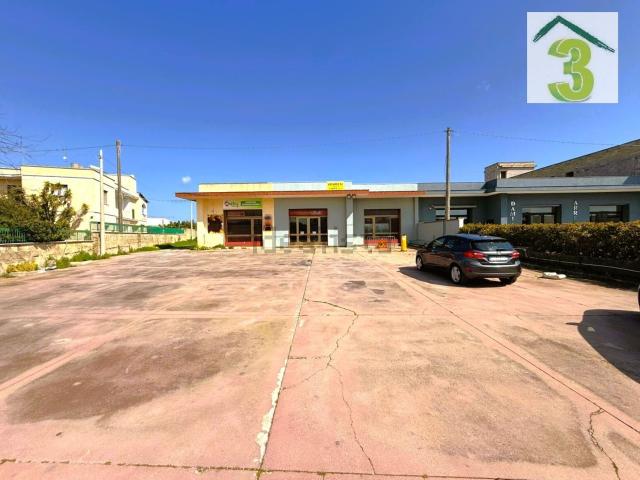 Locale Commerciale in vendita a Puglia, Lecce