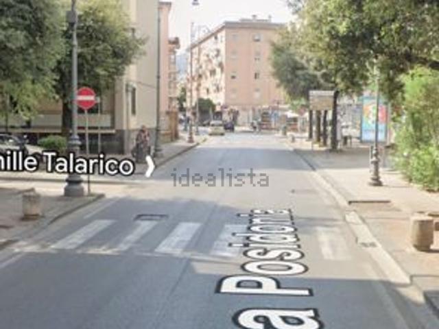 Locale Commerciale in vendita a Salerno, Campania