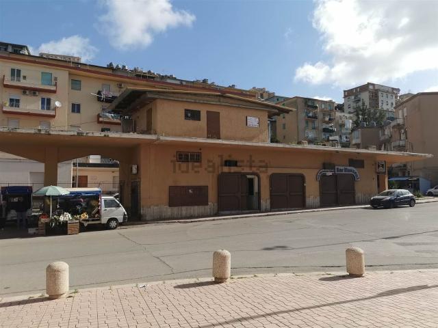 Locale Commerciale in vendita a Sottogas, Agrigento
