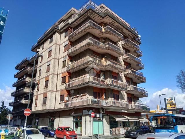 Locale Commerciale in vendita a Atripalda, Campania