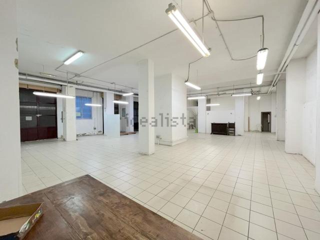 Locale Commerciale in vendita a Peretola, Firenze