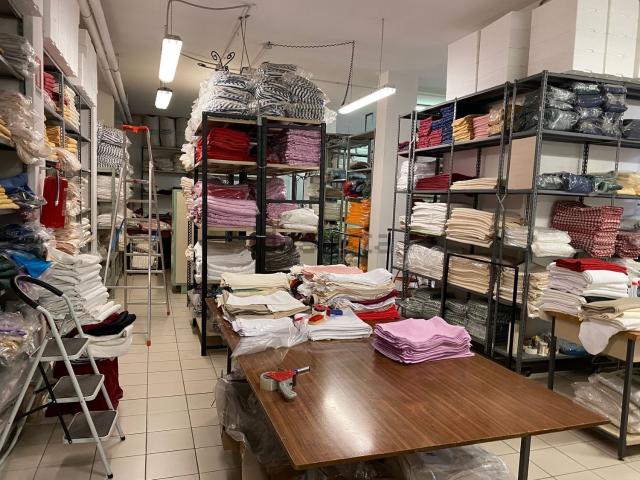 Locale Commerciale in vendita a Peretola, Firenze