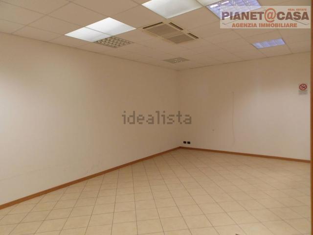Locale Commerciale in vendita a Sentina, San Benedetto del Tronto