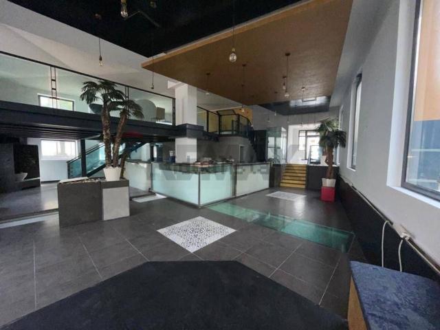 Locale Commerciale in vendita a Arnate, Gallarate