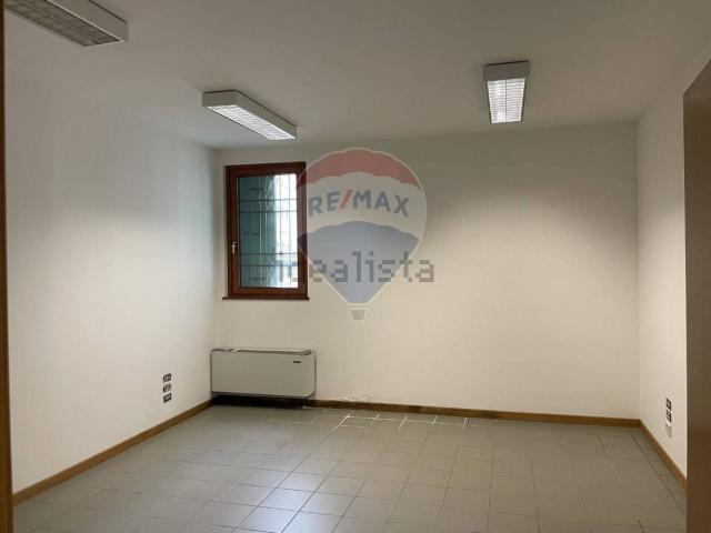 Locale Commerciale in vendita a Lambioi, Zoldo Alto