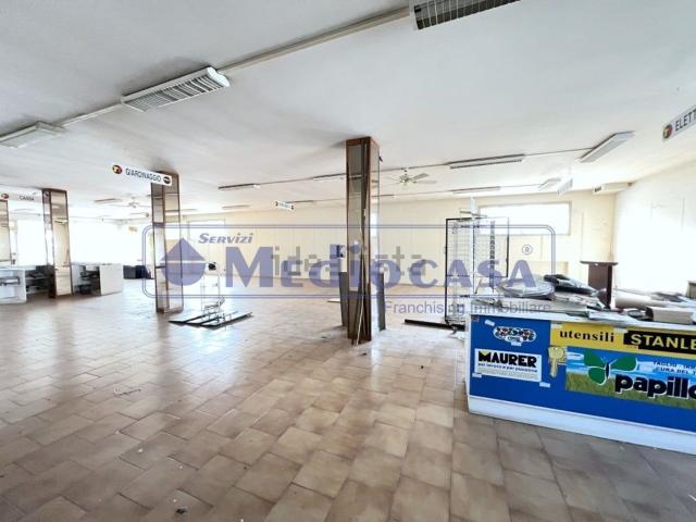 Locale Commerciale in vendita a Rovigo, Veneto