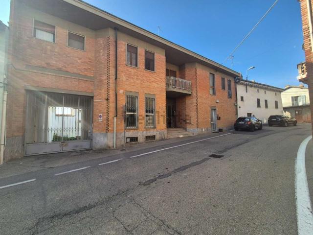 Locale Commerciale in vendita a Piemonte, Asti