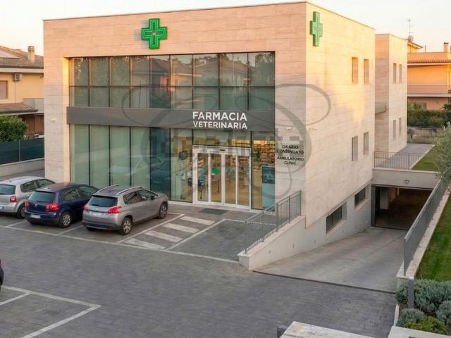 Locale Commerciale in vendita a Cesano, Roma