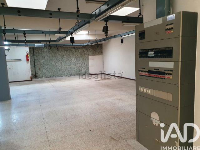 Locale Commerciale in vendita a Marche, Fermo