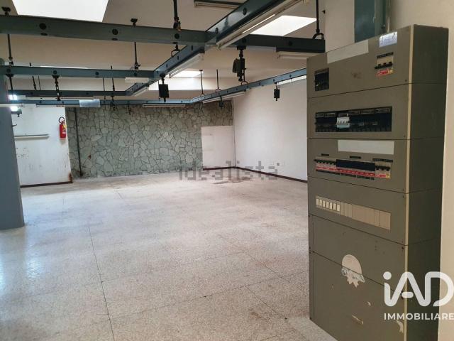Locale Commerciale in vendita a Marche, Fermo