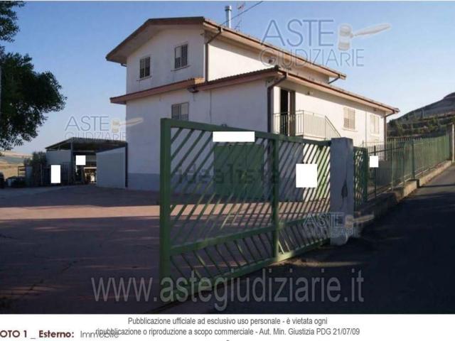 Locale Commerciale in vendita a Calabria, Crotone