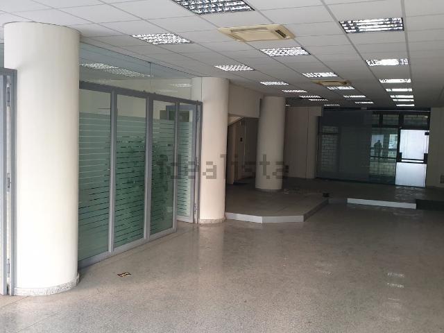 Locale Commerciale in vendita a III Circoscrizione, Messina