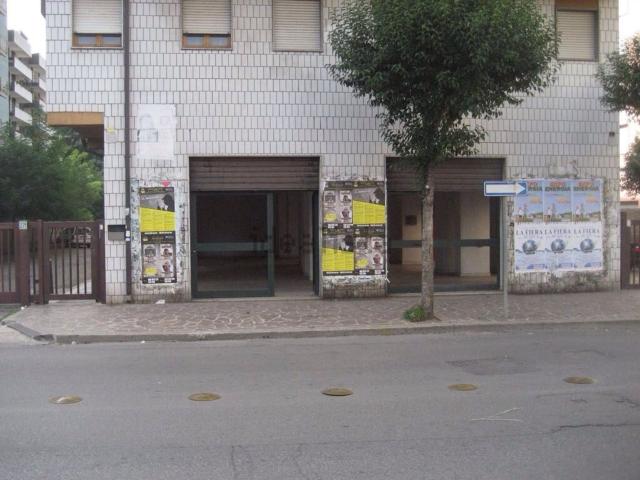 Locale Commerciale in vendita a Città 2000, Calabria