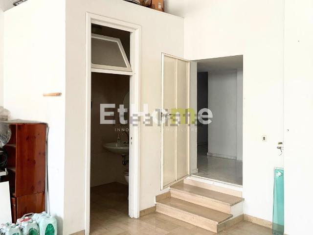 Locale Commerciale in vendita a Puglia, Barletta-andria-trani