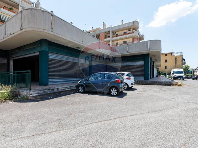 Locale Commerciale in vendita a Monterotondo Scalo, Roma Capitale