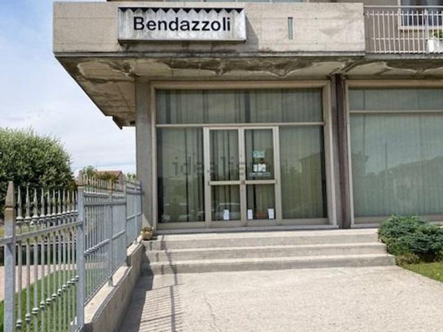 Locale Commerciale in vendita a Vigasio, Veneto