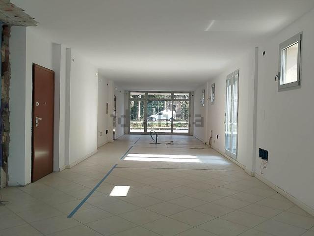Locale Commerciale in vendita a Unione Comuni Modenesi Area Nord, Mirandola