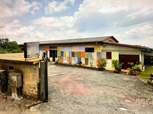 Locale Commerciale in vendita a Caprarola, Lazio