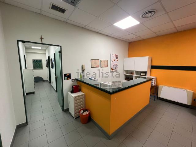 Locale Commerciale in vendita a Gallarate, Lombardia