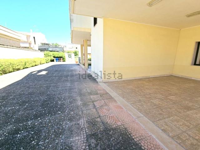 Locale Commerciale in vendita a Puglia, Lecce