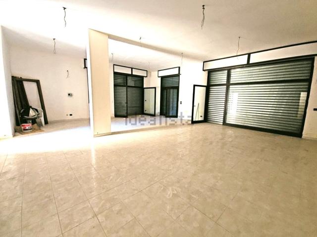 Locale Commerciale in vendita a Puglia, Lecce