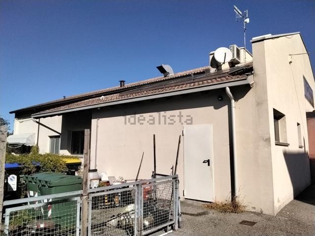 Locale Commerciale in vendita a Re, Reggio Emilia