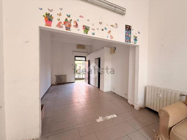 Locale Commerciale in vendita a Brugherio, Lombardia