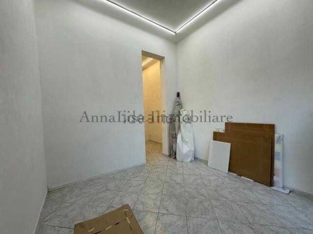 Locale Commerciale in vendita a Fabbricotti, Livorno