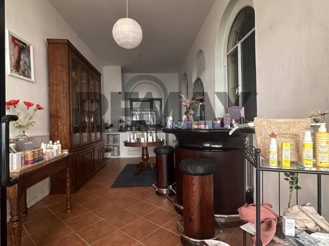 Locale Commerciale in vendita a Parma Centro, Sorbolo