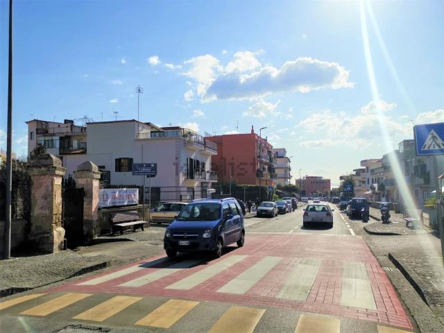 Locale Commerciale in vendita a Cigliano, Pozzuoli