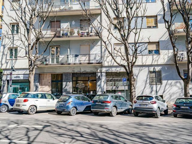 Locale Commerciale in vendita a Zona Centro, Brescia