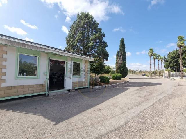 Locale Commerciale in vendita a Puglia, Lecce