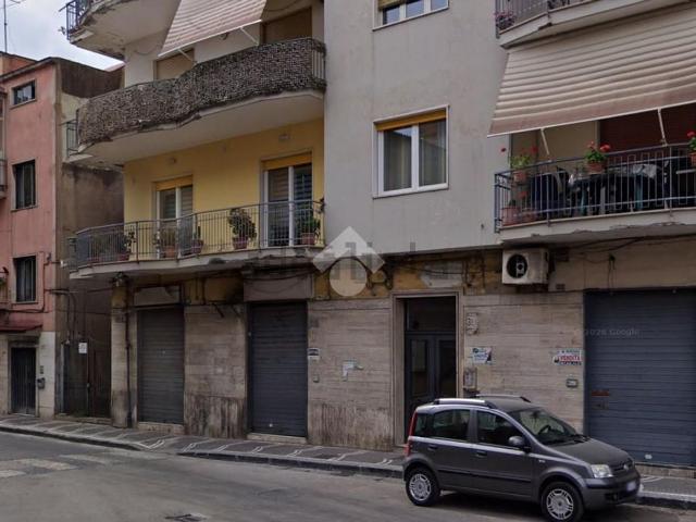 Locale Commerciale in vendita a Arzano, Campania